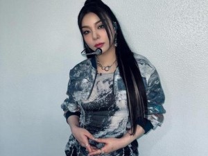 EB韩国女rapper(EB 韩国女 rapper 是谁？她的音乐风格有什么特点？)