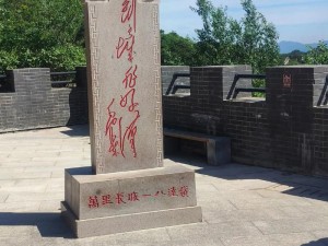 早上醒来发现巨龙还在的产品介绍：早上醒来发现巨龙还在，这个抱枕给你安全感