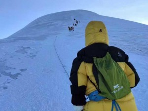 雪居之地格罗夫的中心定位：自然胜景与户外探险的极致体验地