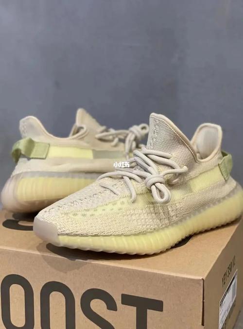 yeezy350 亚洲限定版，脚感舒适，透气轻便，潮流百搭